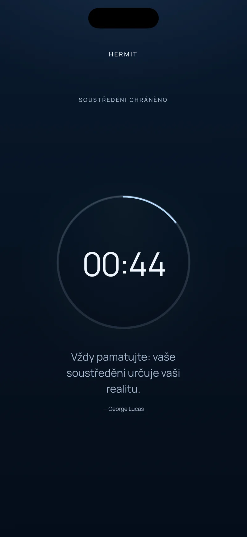 Odpočet v Hermitu ukazující zbývajících 00:44 uvnitř kruhu postupu, pod ním krátký citát