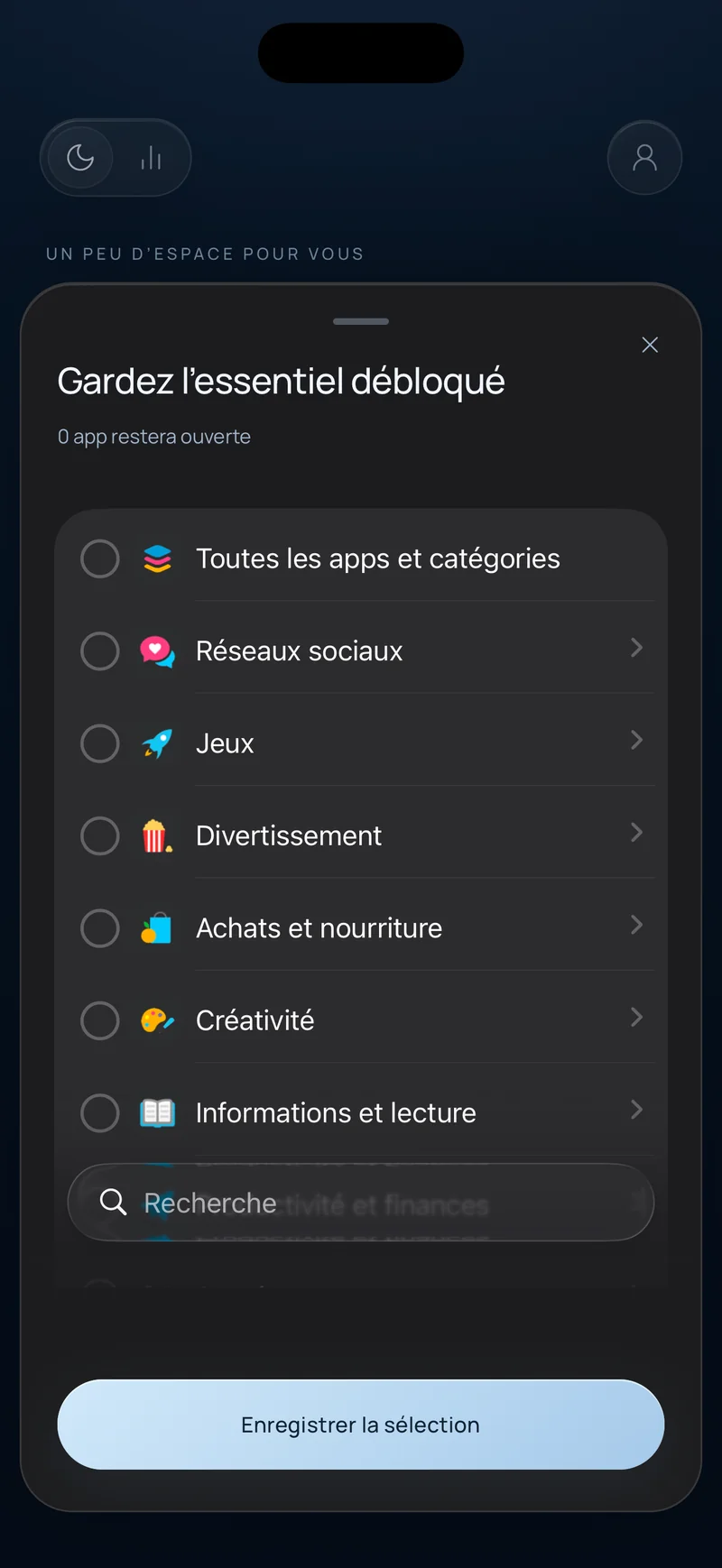 Feuille « Garder l'essentiel débloqué » de Hermit montrant des catégories d'apps comme Réseaux sociaux, Jeux et Éducation avec un champ de recherche